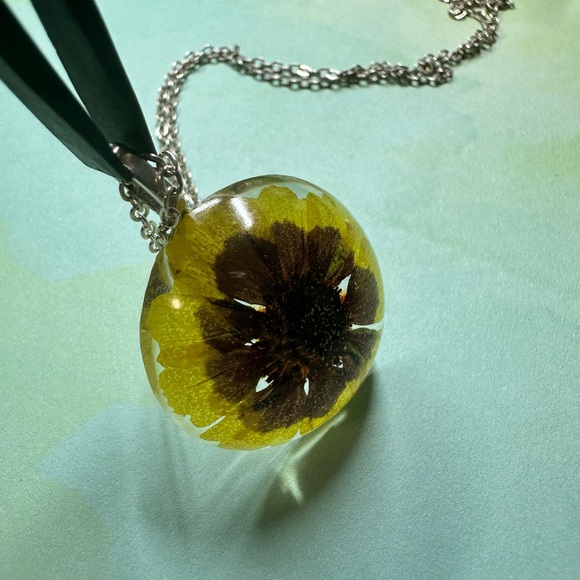 Handmade Real Flower Necklace, Plains Coreopsis Flower - Picture 4 of 6